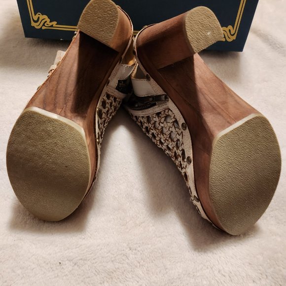 Sbicca Rayna White Leather Size 8 Platform Sandals - NWB - Picture 2 of 8